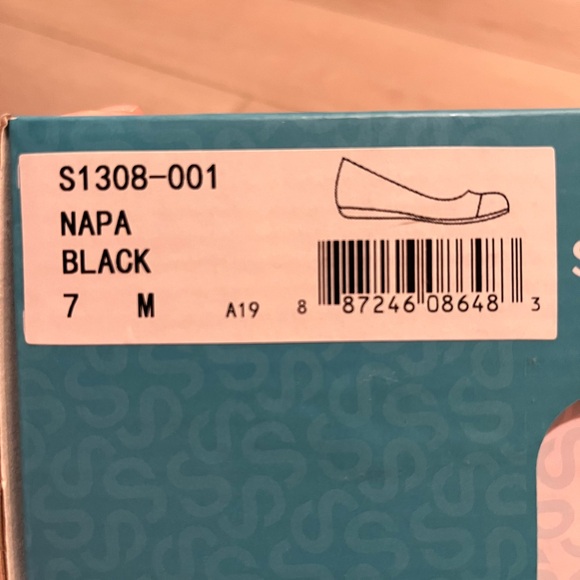 Softwalk Women's Black Ballet Flats - Picture 2 of 2